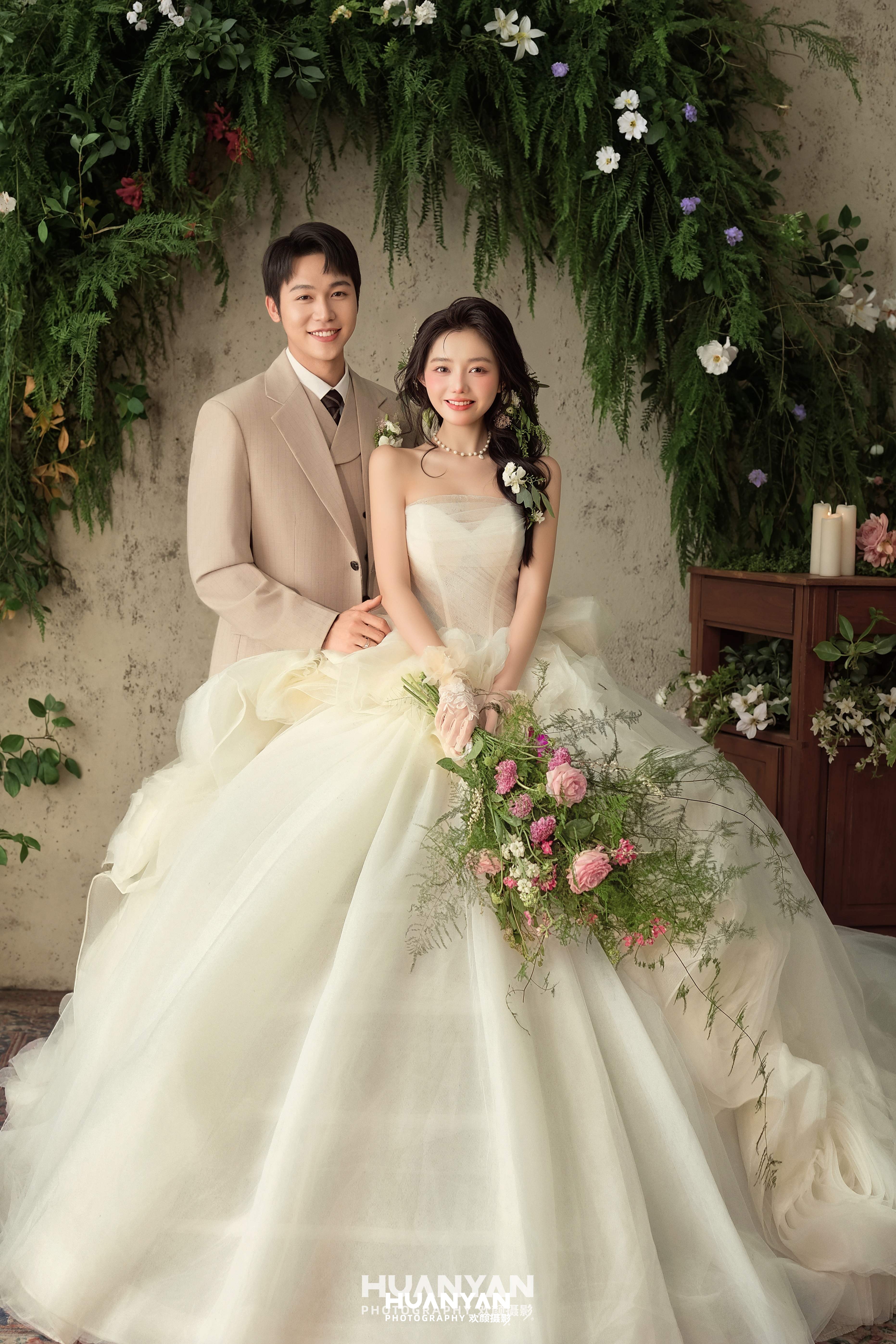 韩式温柔婚纱照 · 室内影棚场景 · 花影与共客片