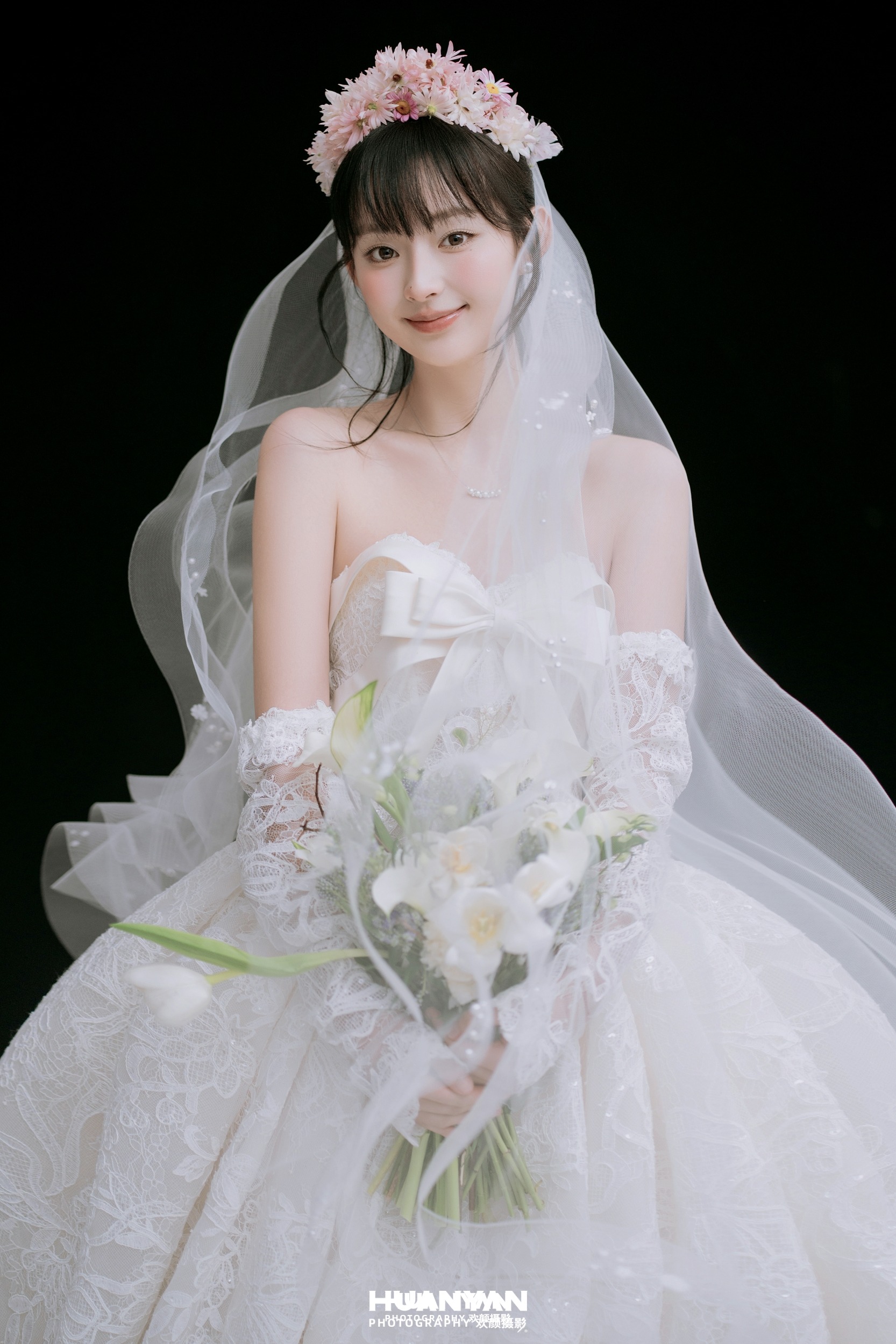 柔光叙事客片第11张｜韩式温柔婚纱照，摄于室内影棚