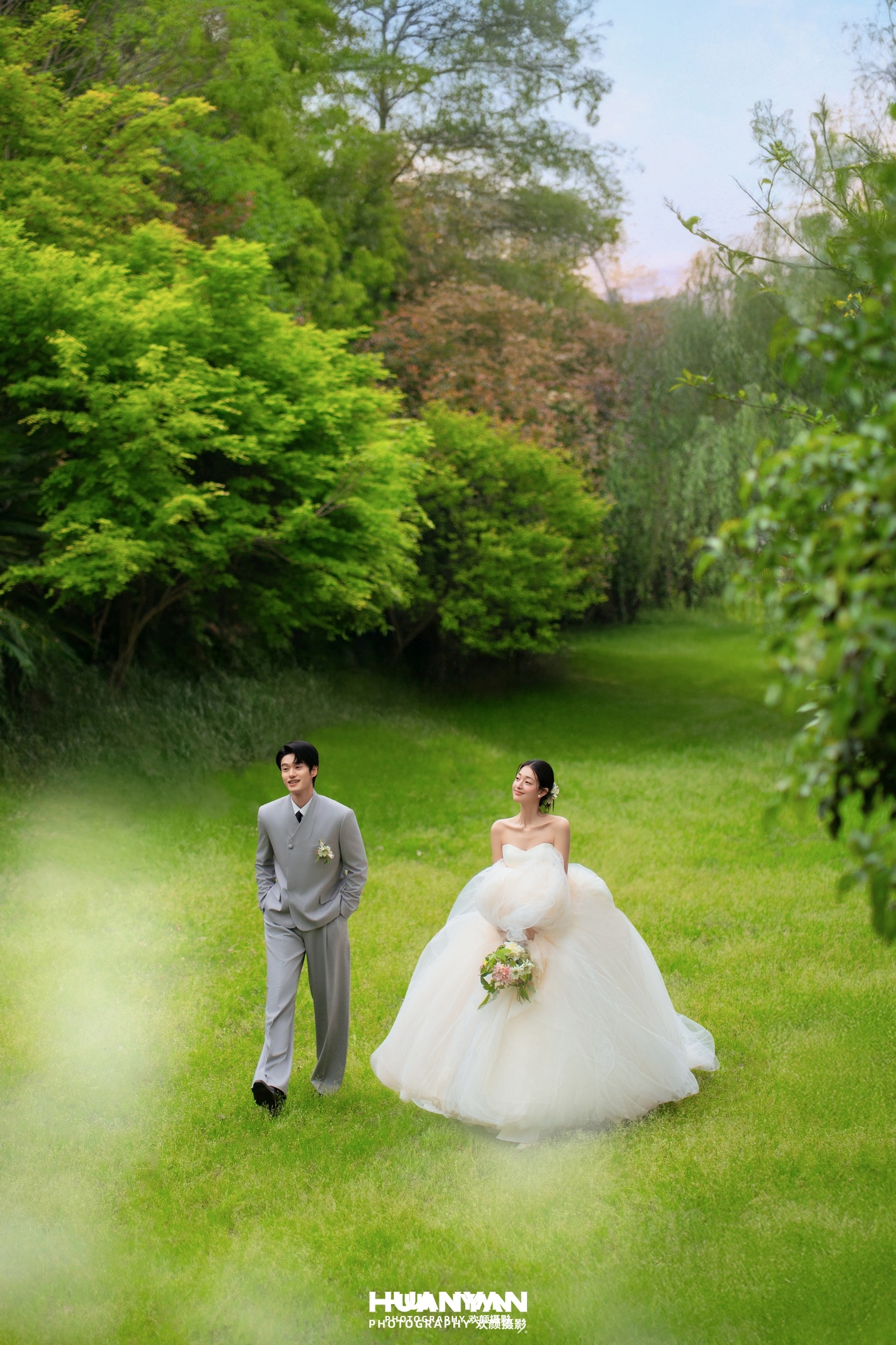 风起裙摆客片第7张｜清新自然婚纱照，摄于户外自然