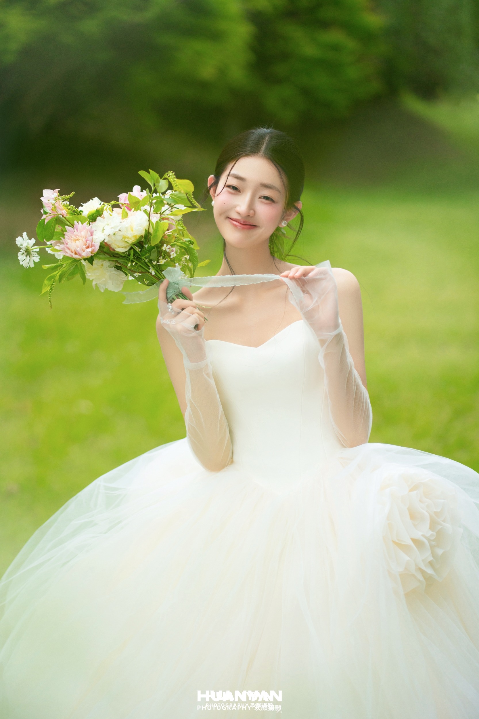 风起裙摆：清新自然婚纱照户外自然实拍