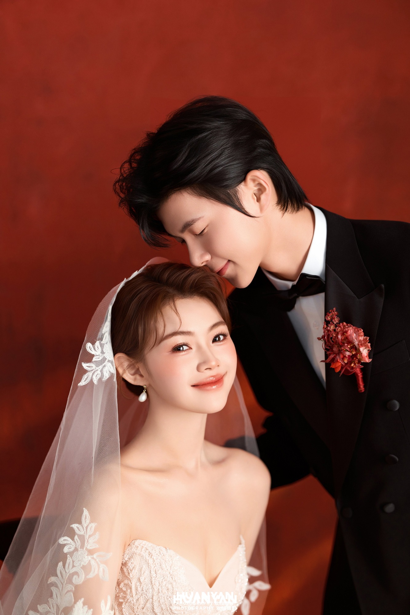 室内影棚复古婚纱照实拍（红墙纱影系列）
