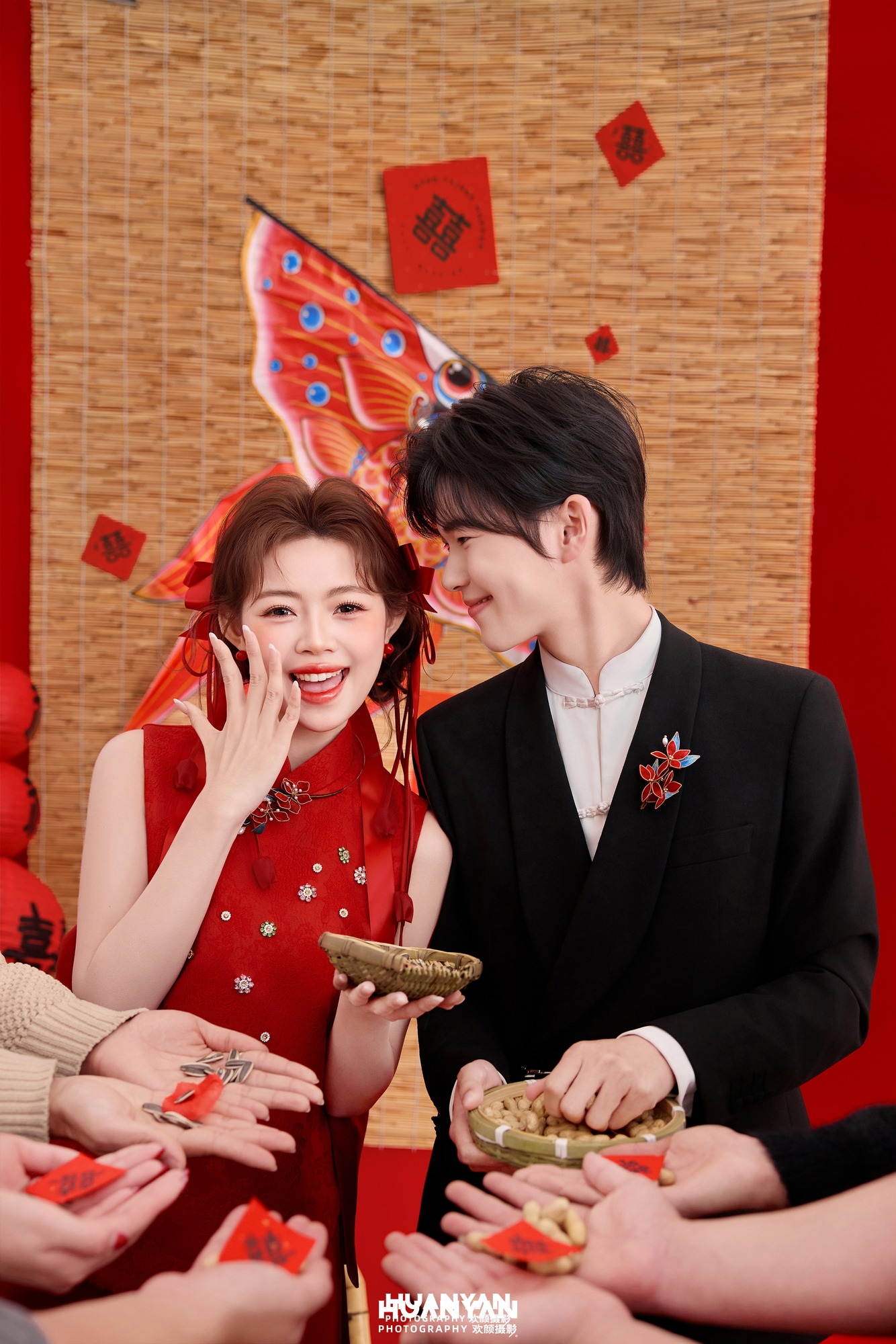 新中式婚纱照 · 室内影棚场景 · 红锦喜乐客片