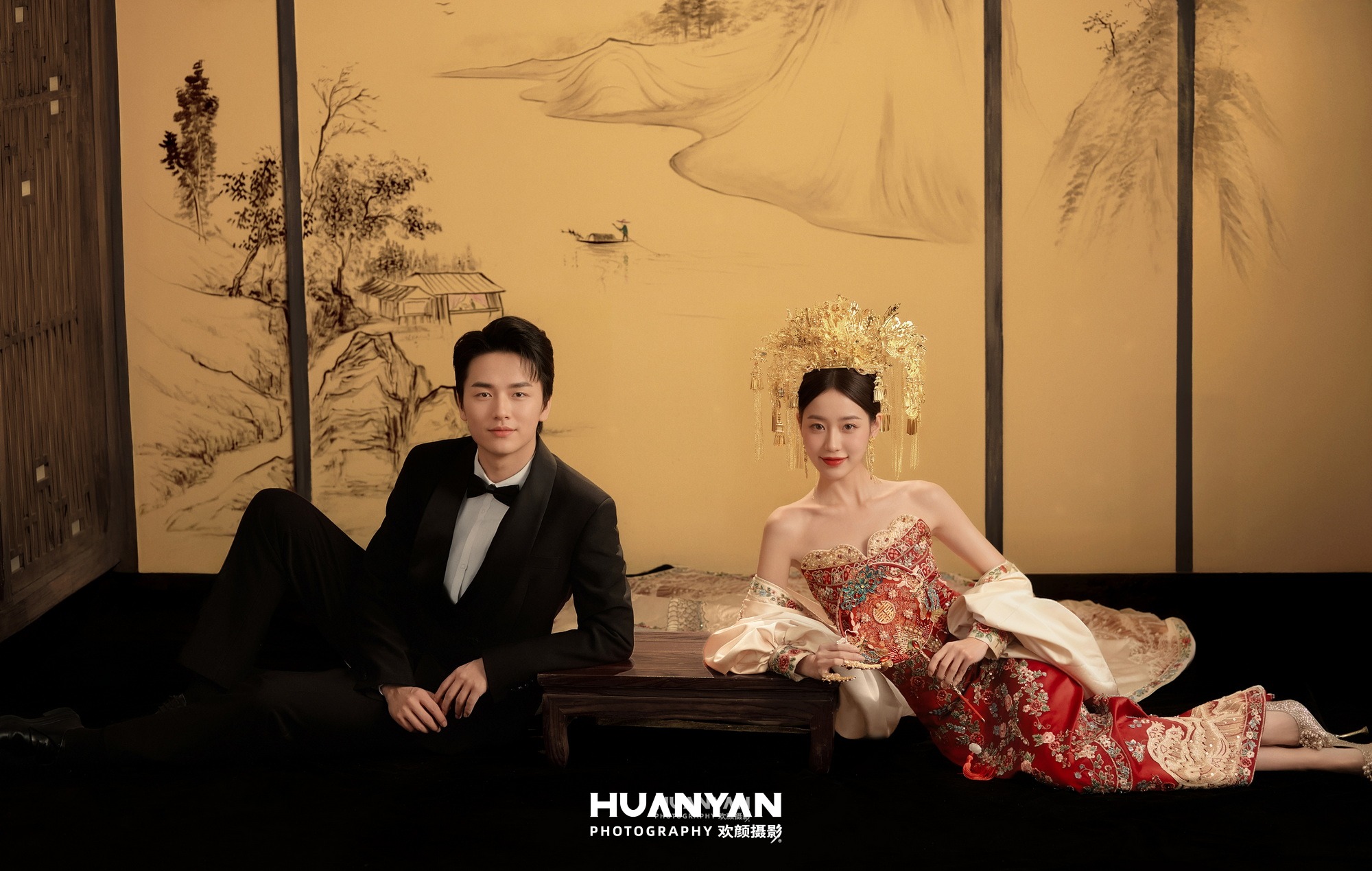 凤冠映画客片第3张｜新中式婚纱照，摄于室内影棚