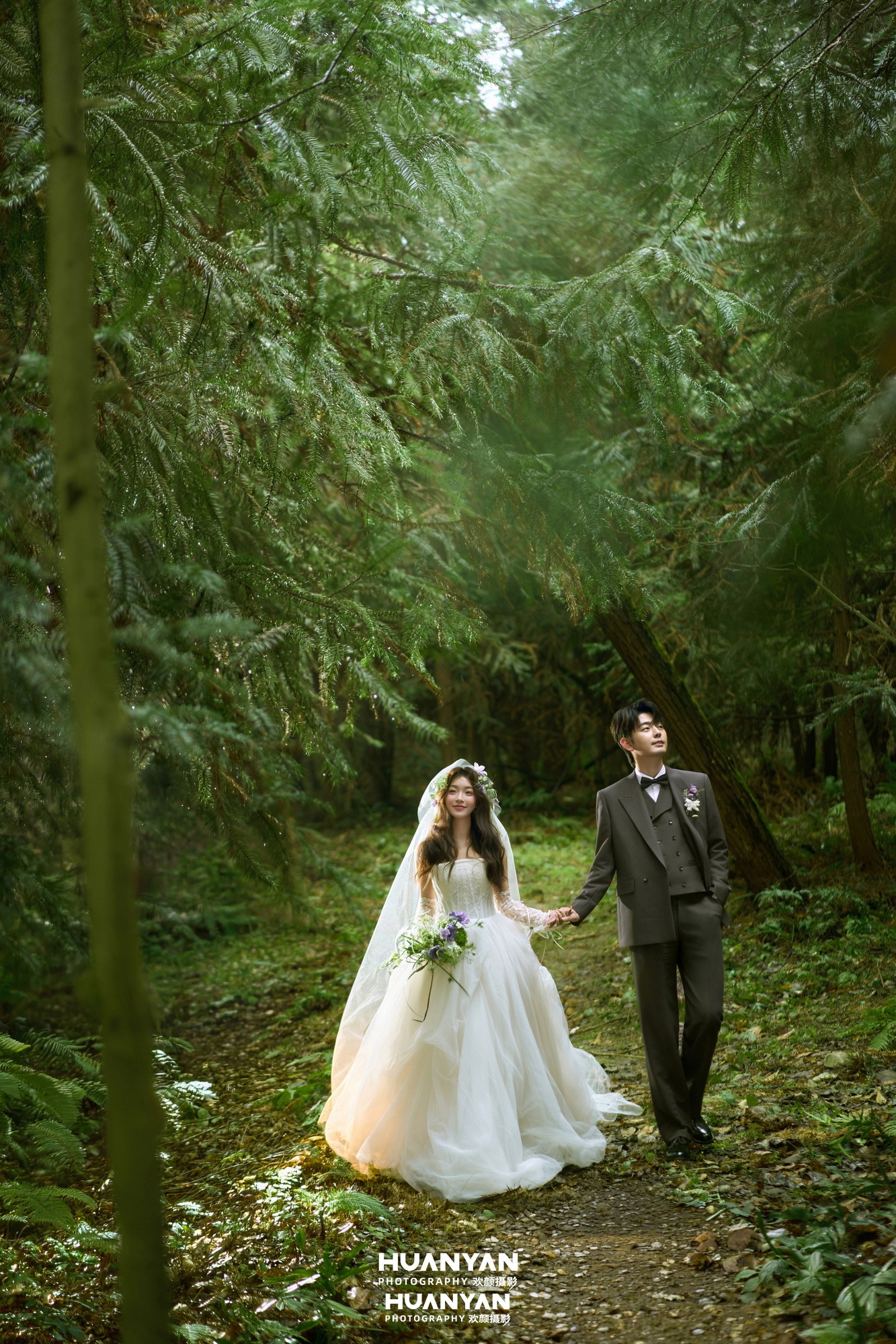 林间风起：清新自然婚纱照户外自然实拍