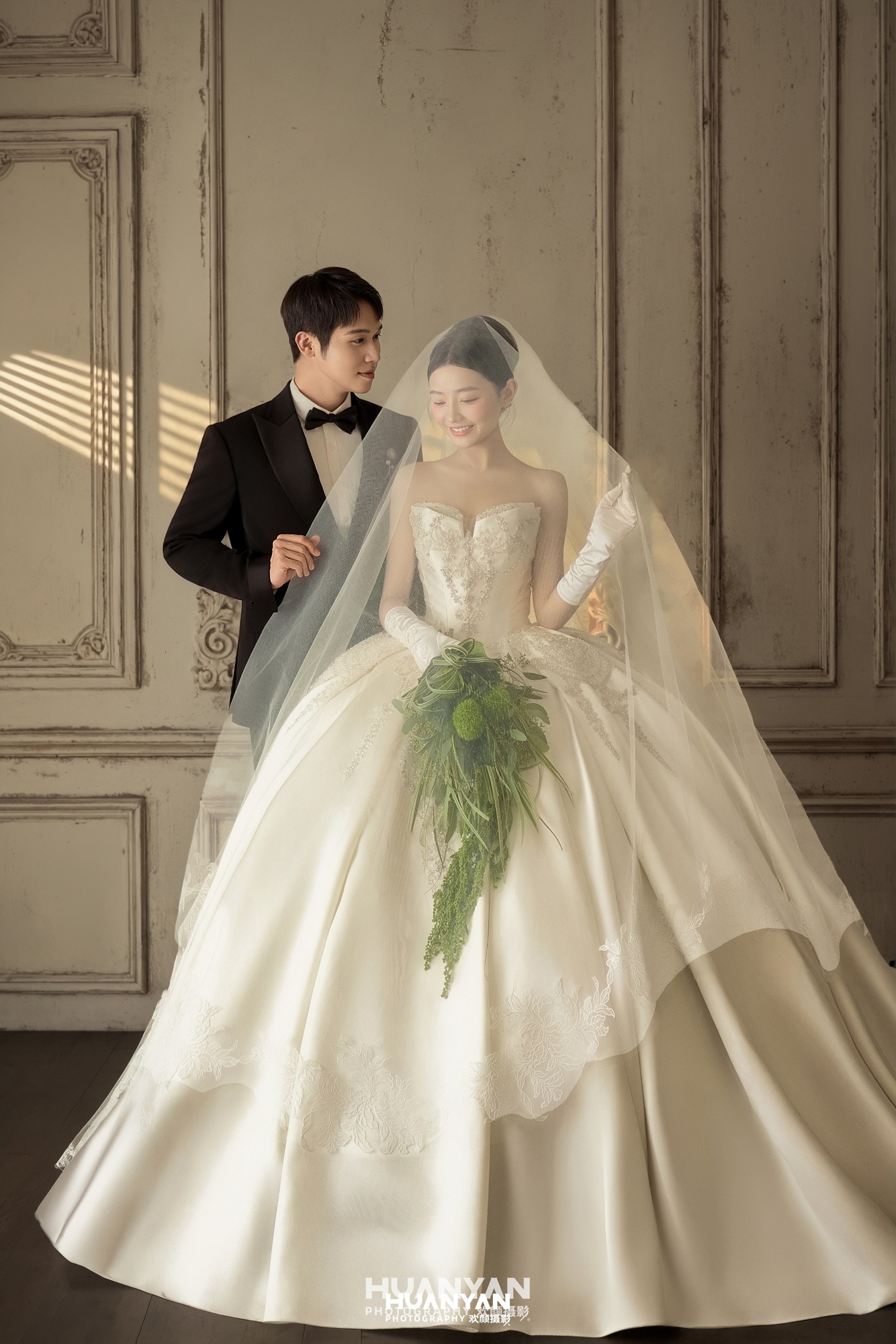 韩式温柔婚纱照 · 室内影棚场景 · 一帘白纱客片