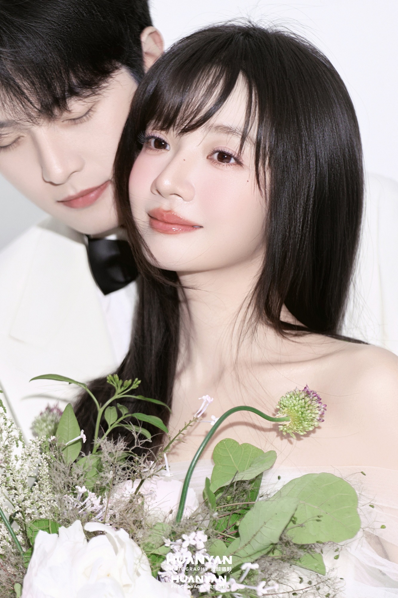 室内影棚韩式温柔婚纱照实拍（花畔依偎系列）