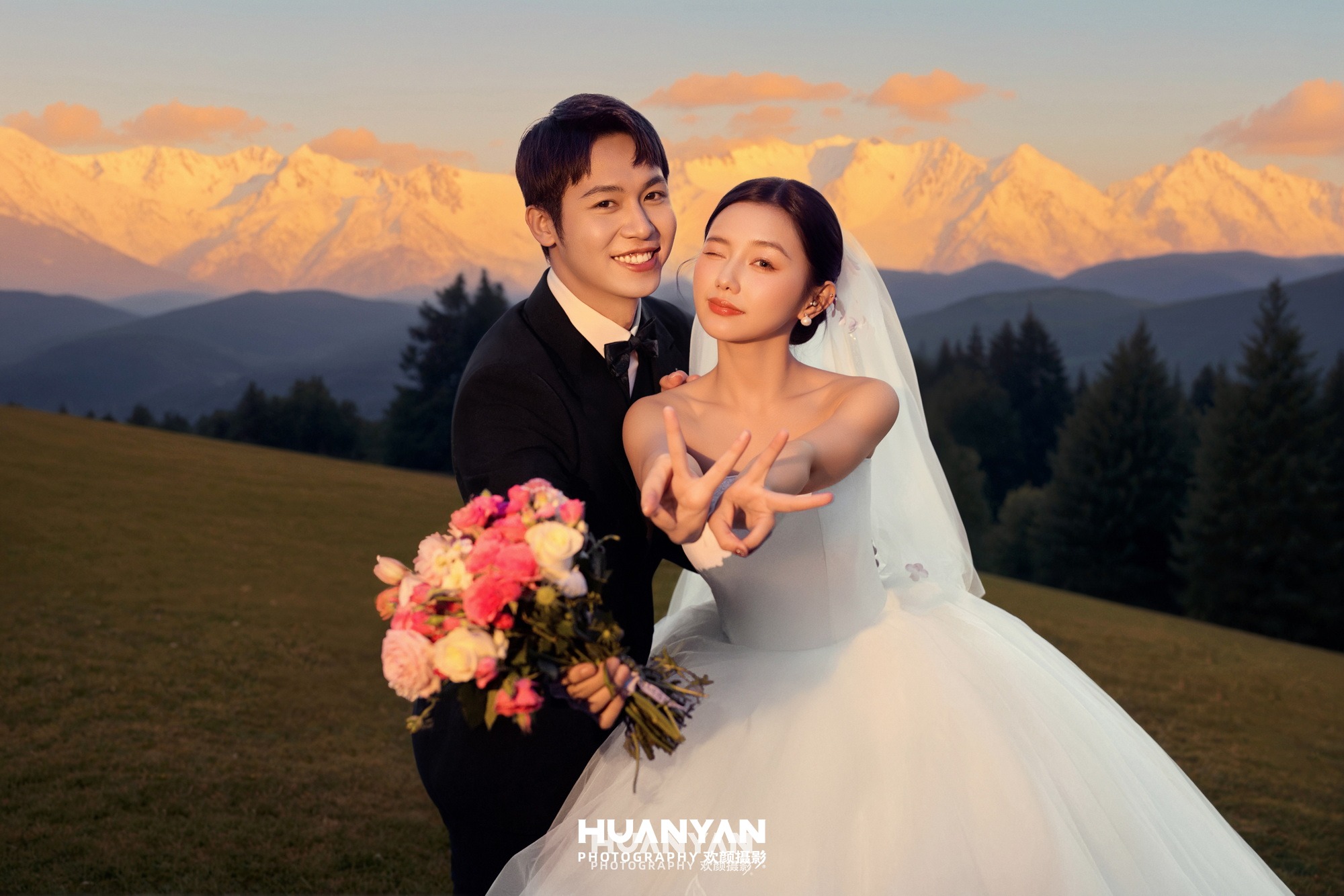 浪漫唯美婚纱照 · 户外自然场景 · 霞染雪山客片
