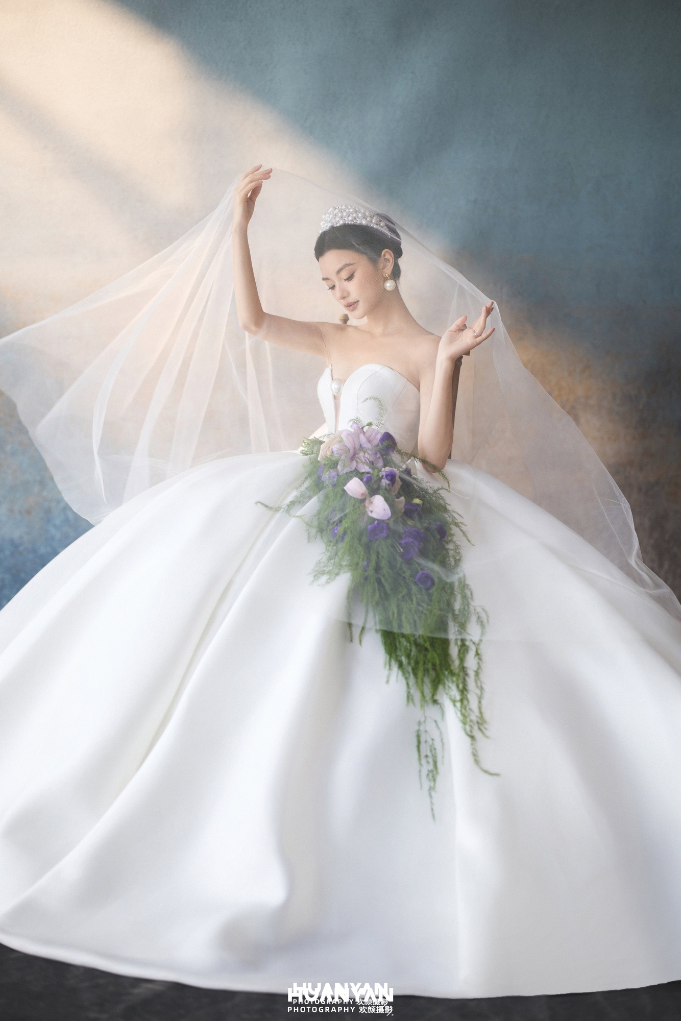 韩式温柔婚纱照 · 室内影棚场景 · 蓝雾花信客片