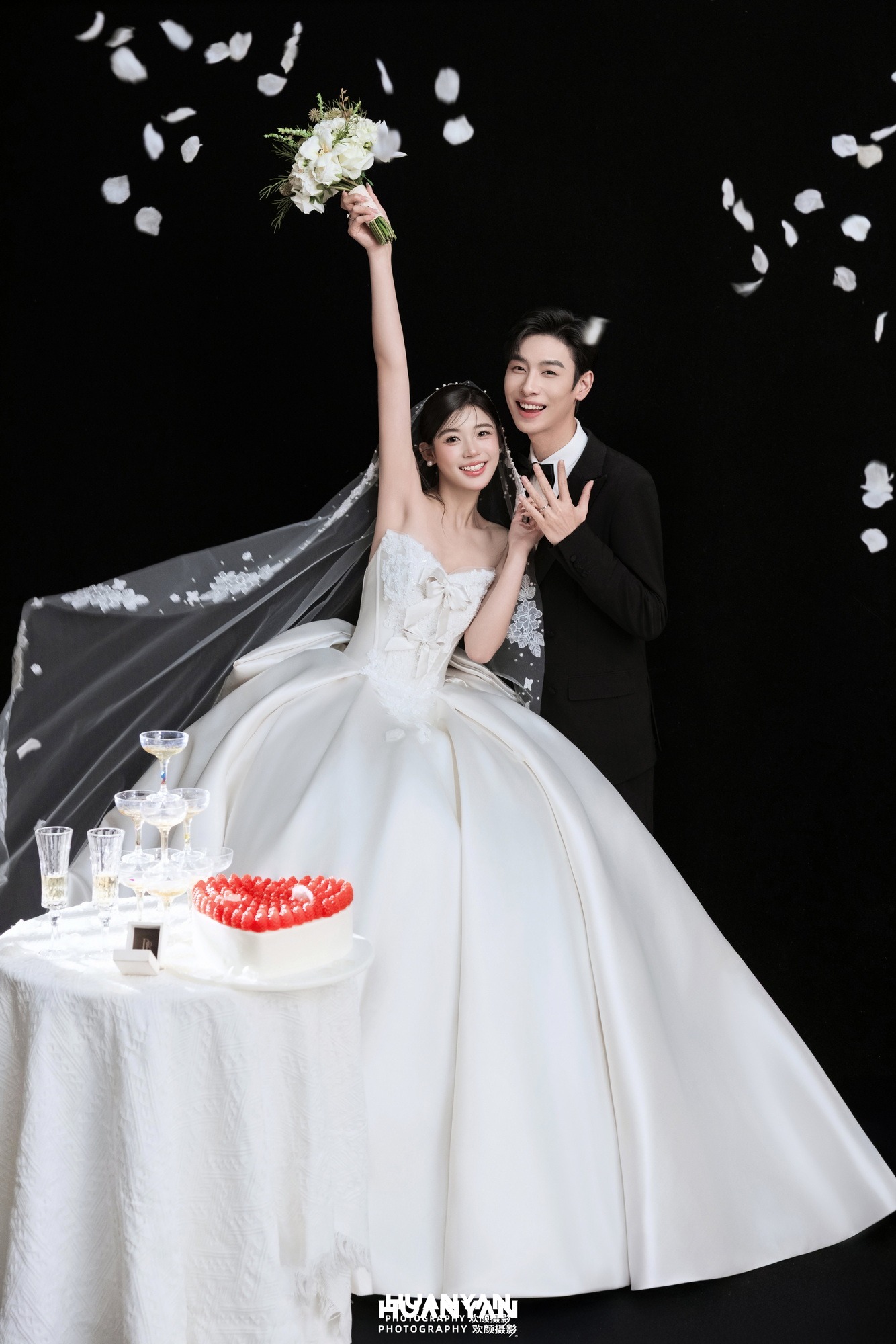 室内影棚韩式温柔婚纱照实拍（花雨干杯系列）