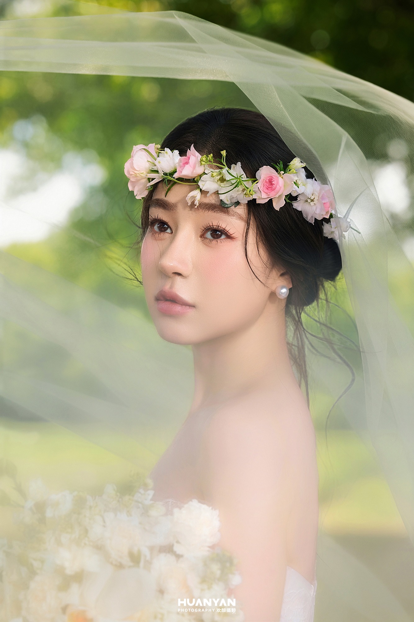 清新自然婚纱照 · 户外自然场景 · 绿荫吻客片