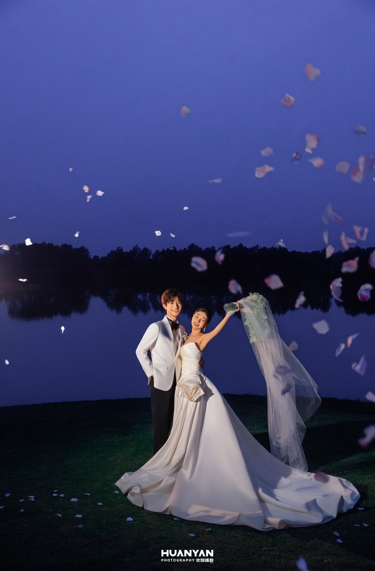 步步生花：浪漫唯美婚纱照户外自然实拍
