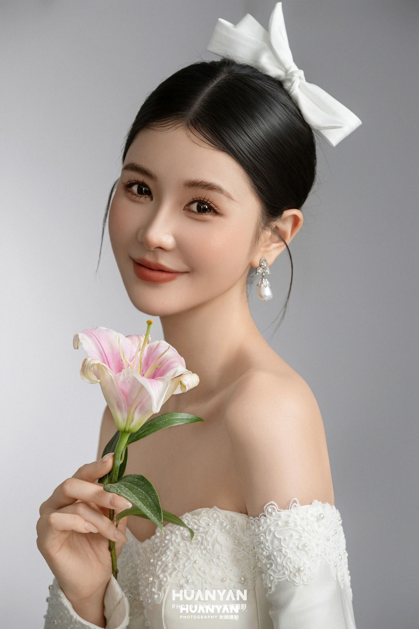 缎约客片第3张｜韩式温柔婚纱照，摄于室内影棚