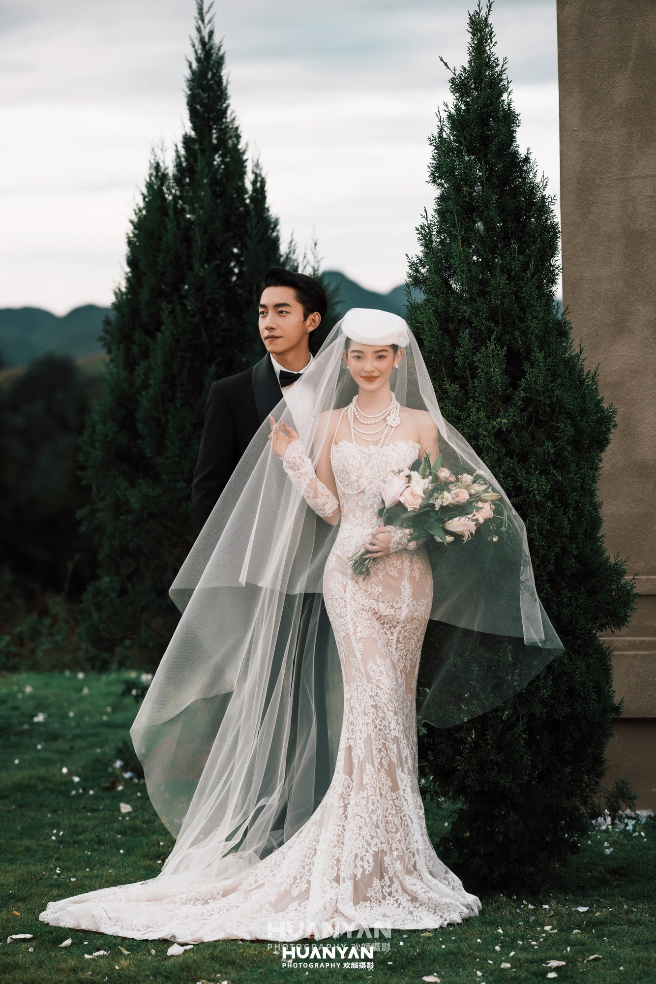 柏间风起客片第11张｜复古婚纱照，摄于户外自然