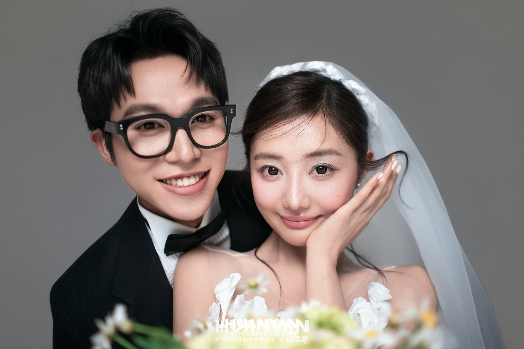 小朵欢喜：韩式温柔婚纱照室内影棚实拍