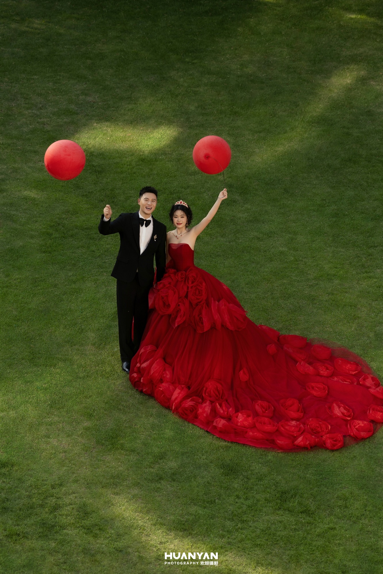 轻奢高级婚纱照 · 户外自然场景 · 红纱飞扬客片