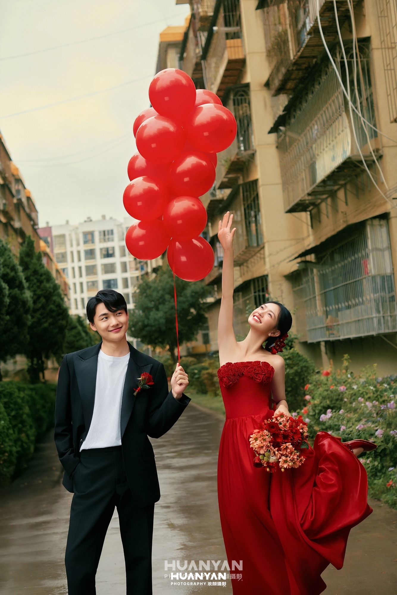 轻复古婚纱照 · 城市街拍场景 · 红气球客片