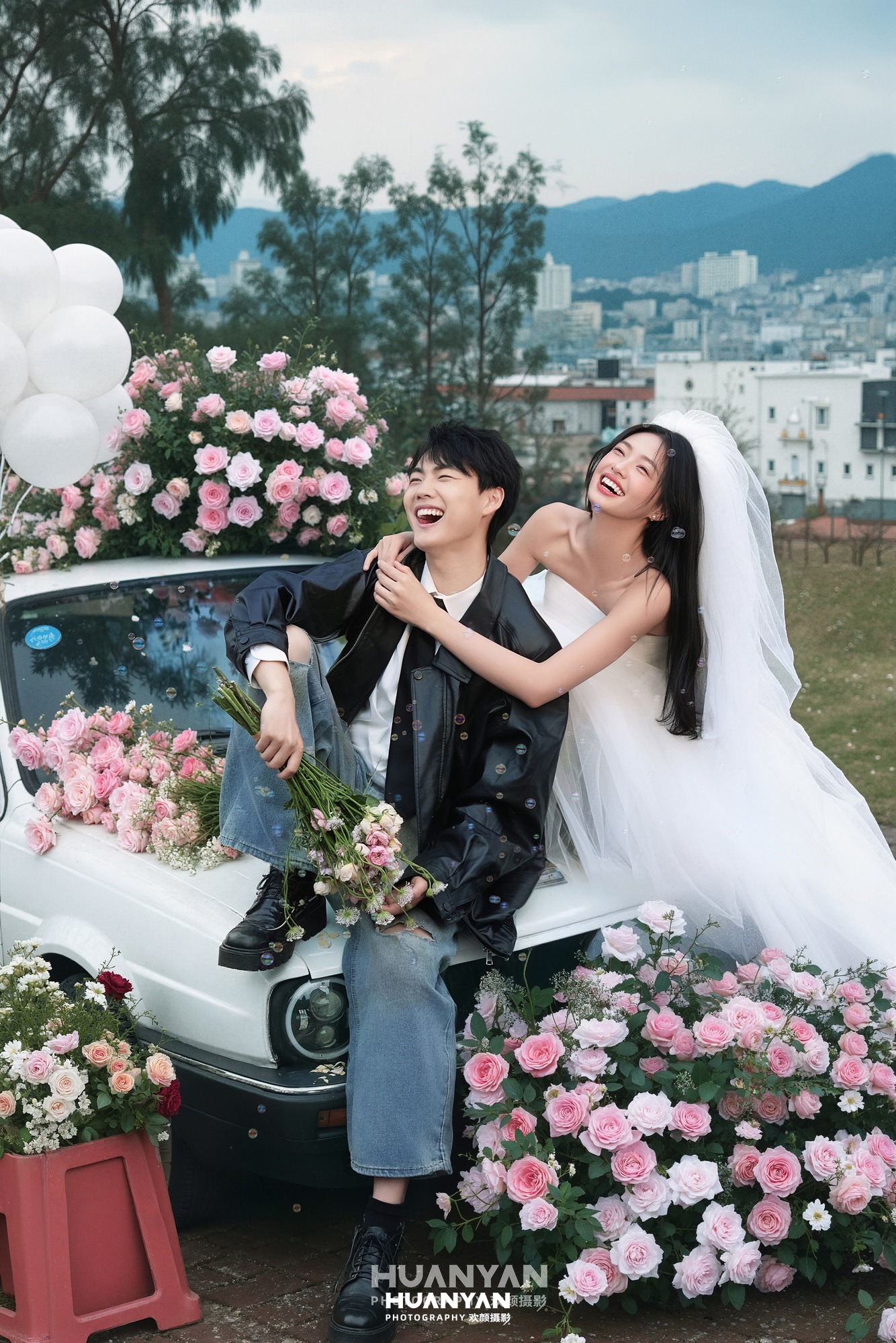 韩式温柔婚纱照 · 户外自然场景 · 花车玫瑰客片