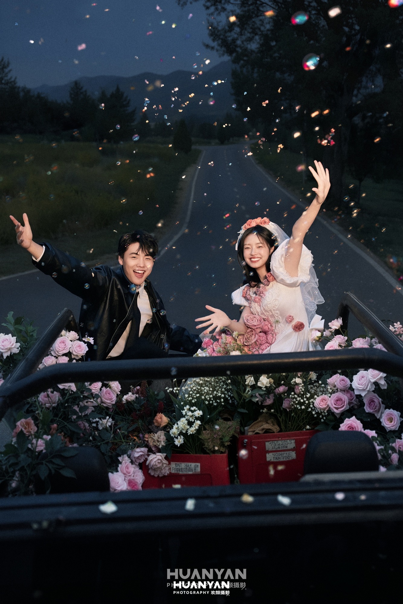 山顶浪漫唯美婚纱照实拍（夜灯花雨系列）