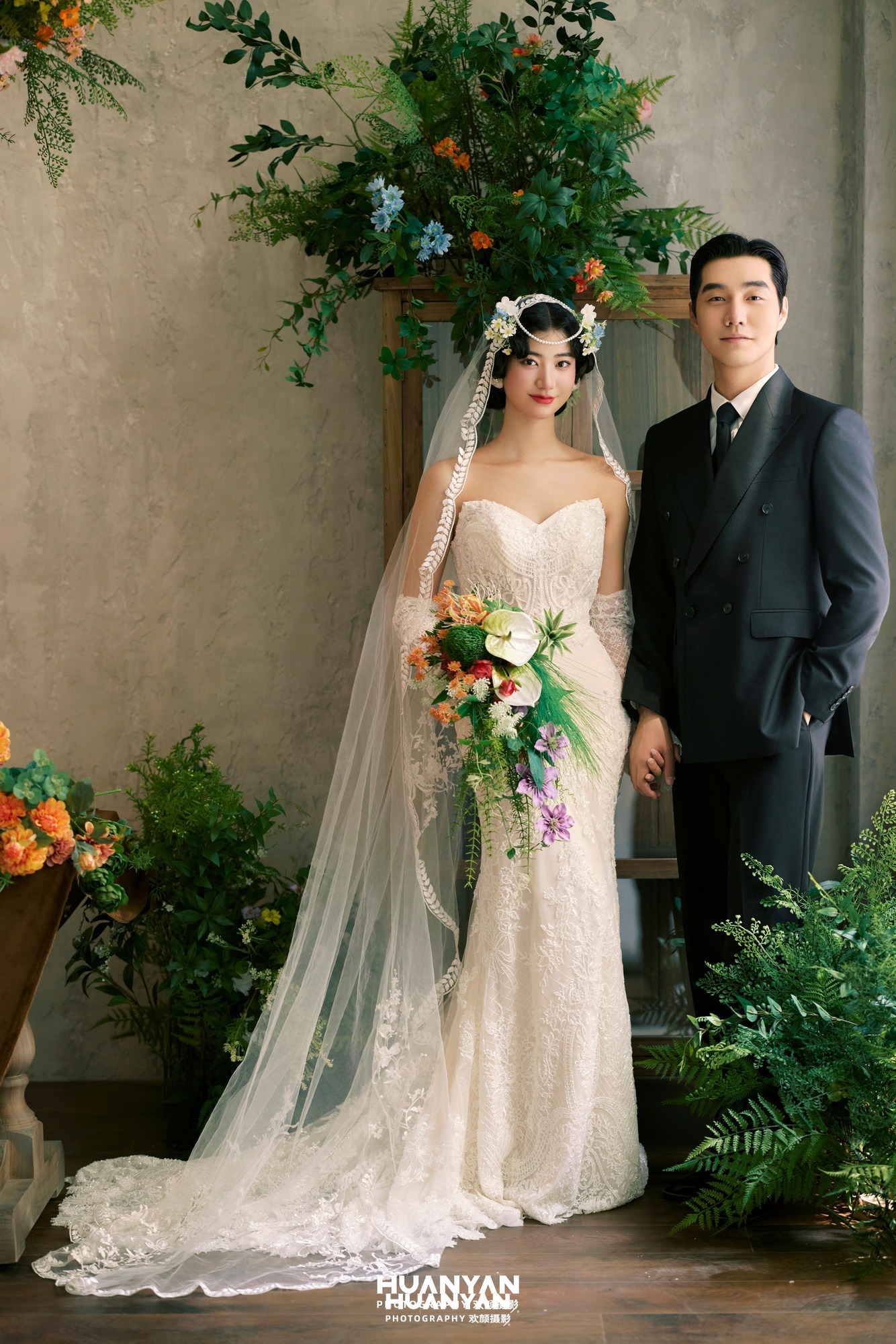 烛影轻吻：复古婚纱照室内影棚实拍