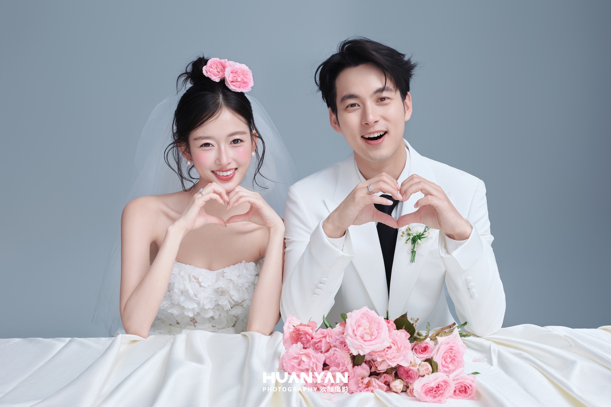 韩式温柔婚纱照 · 室内影棚场景 · 鬓边粉玫客片