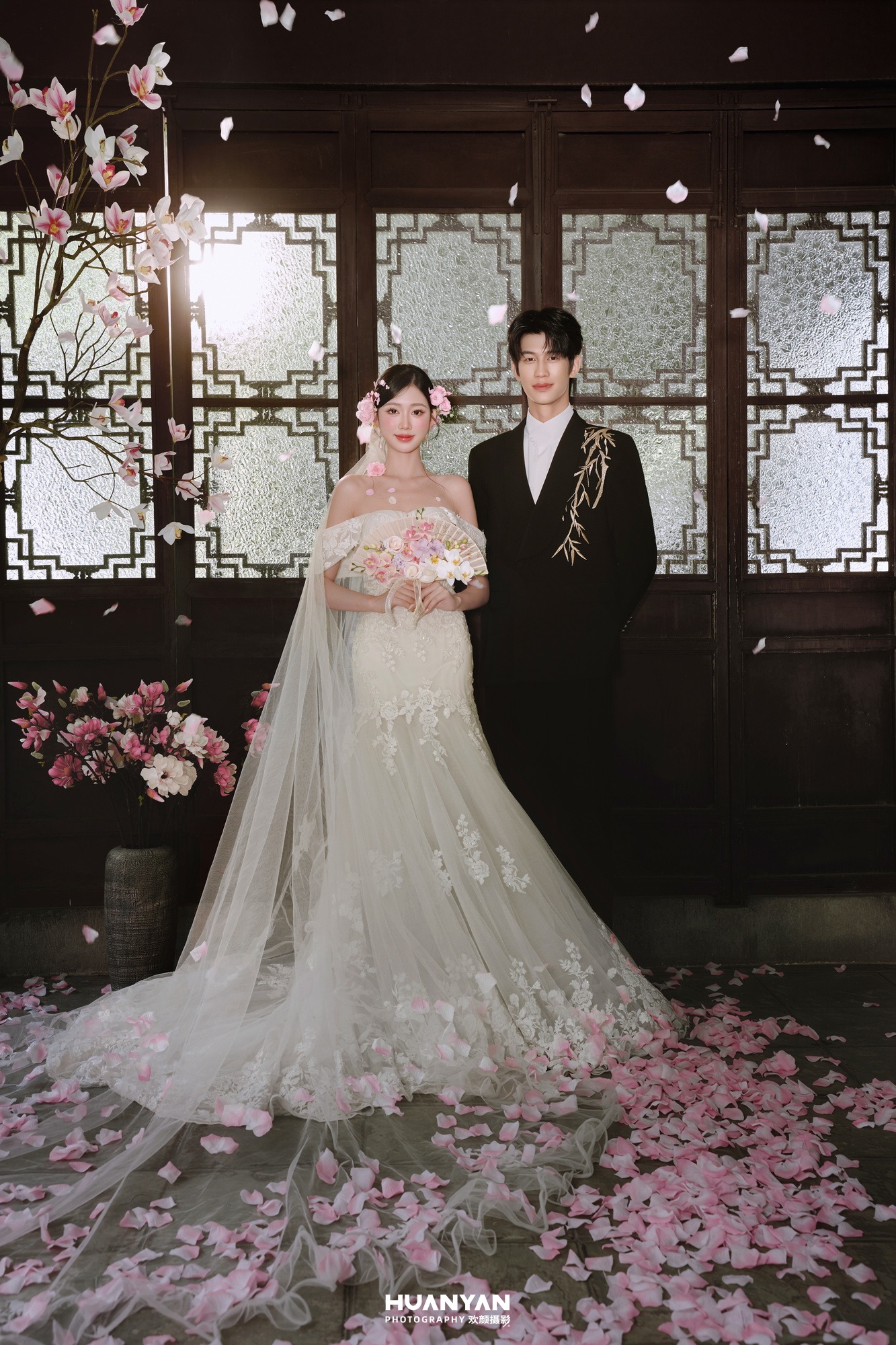 花间令客片第7张｜新中式婚纱照，摄于户外自然